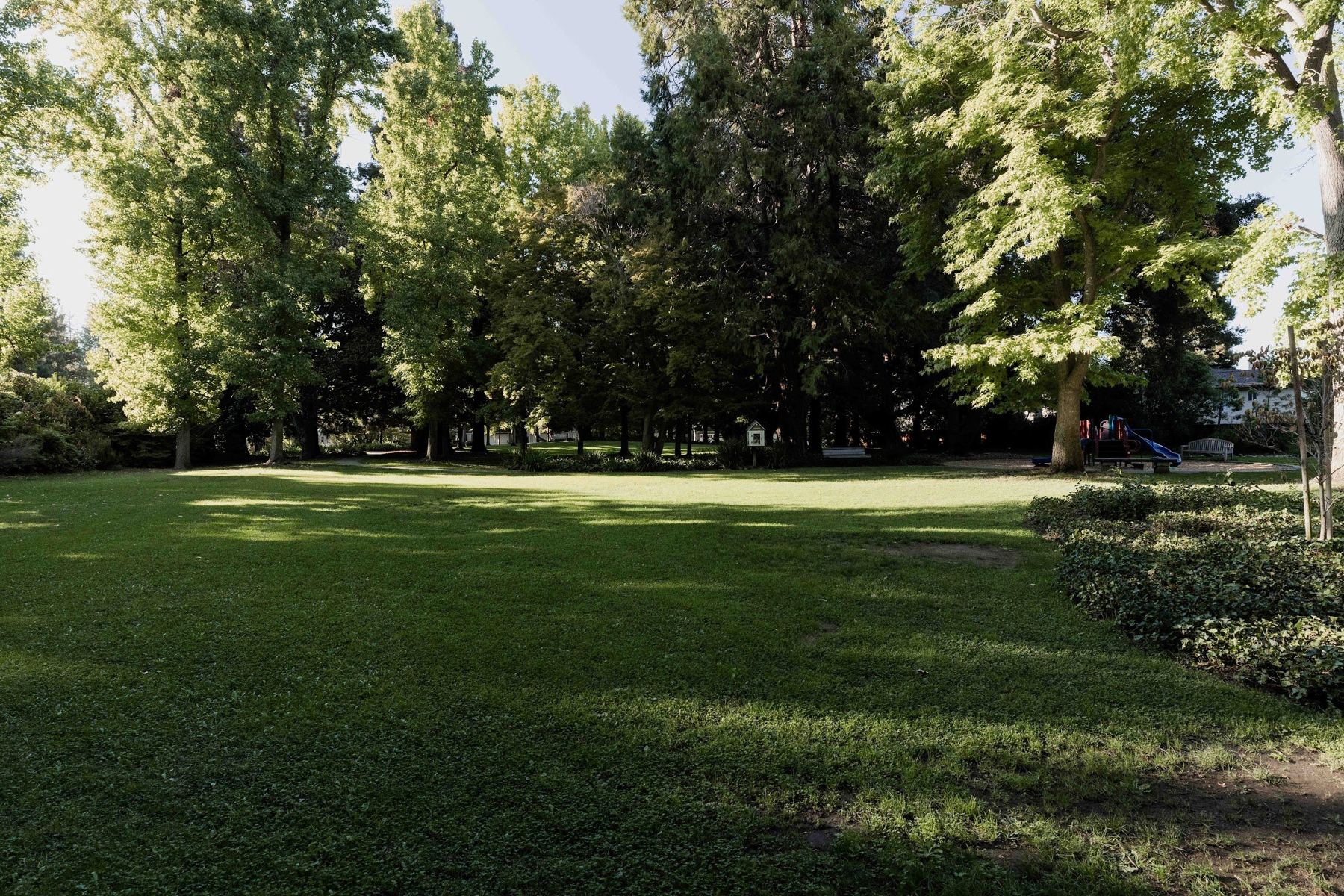 Community green space in Hampton Oaks
